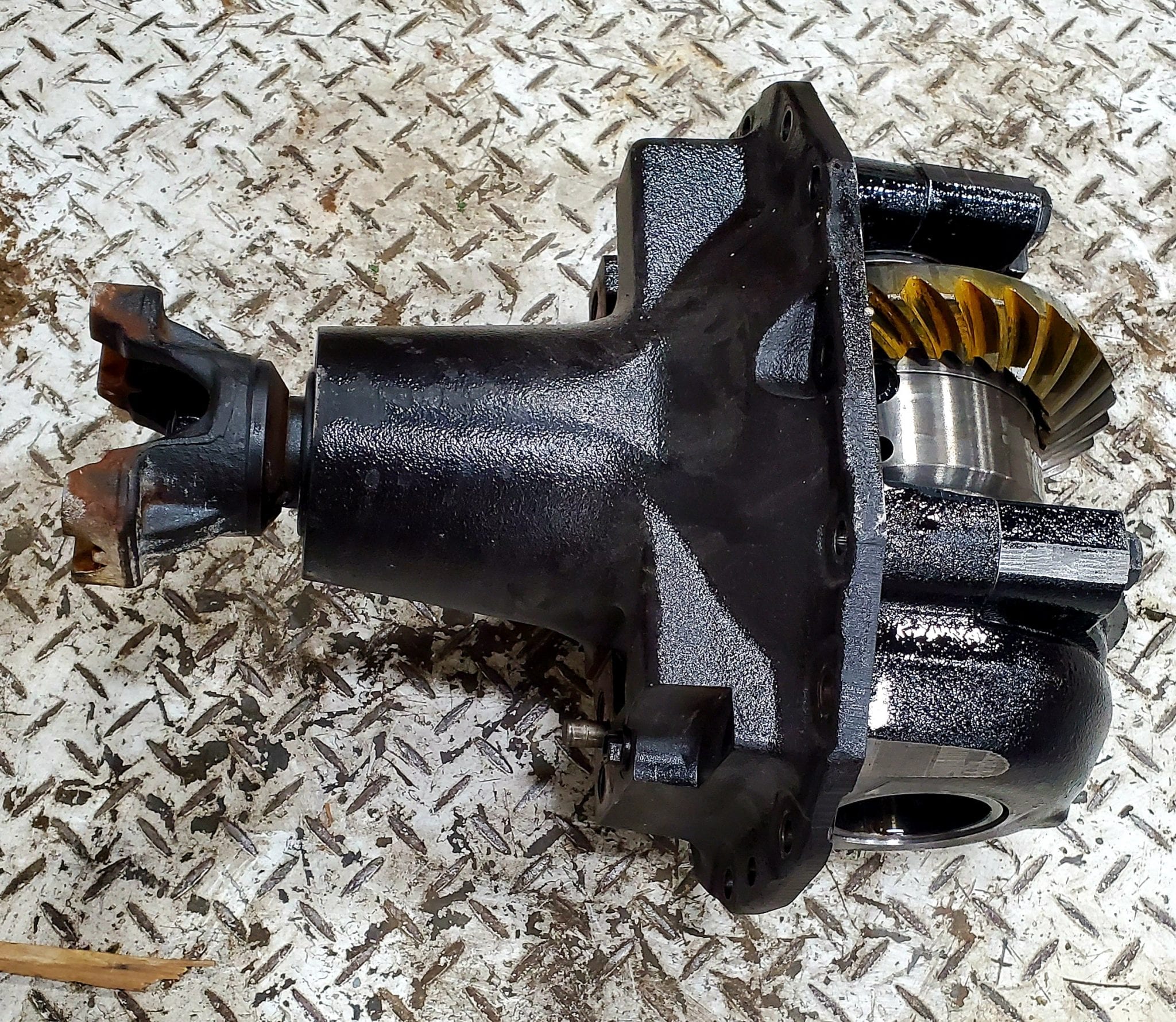 NEW O.E.M. MASSEY FERGUSON MFWD COMPLETE FRONT DIFFERENTIAL DROP IN