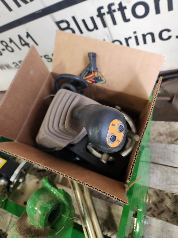 673 LOADER BRACKET KIT - Image 4