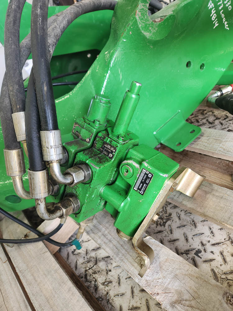 673 LOADER BRACKET KIT - Image 5