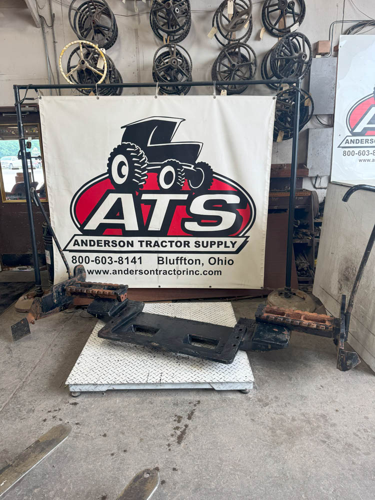 GOOD USED FRONT WEIGHT BRACKET - 413310A1