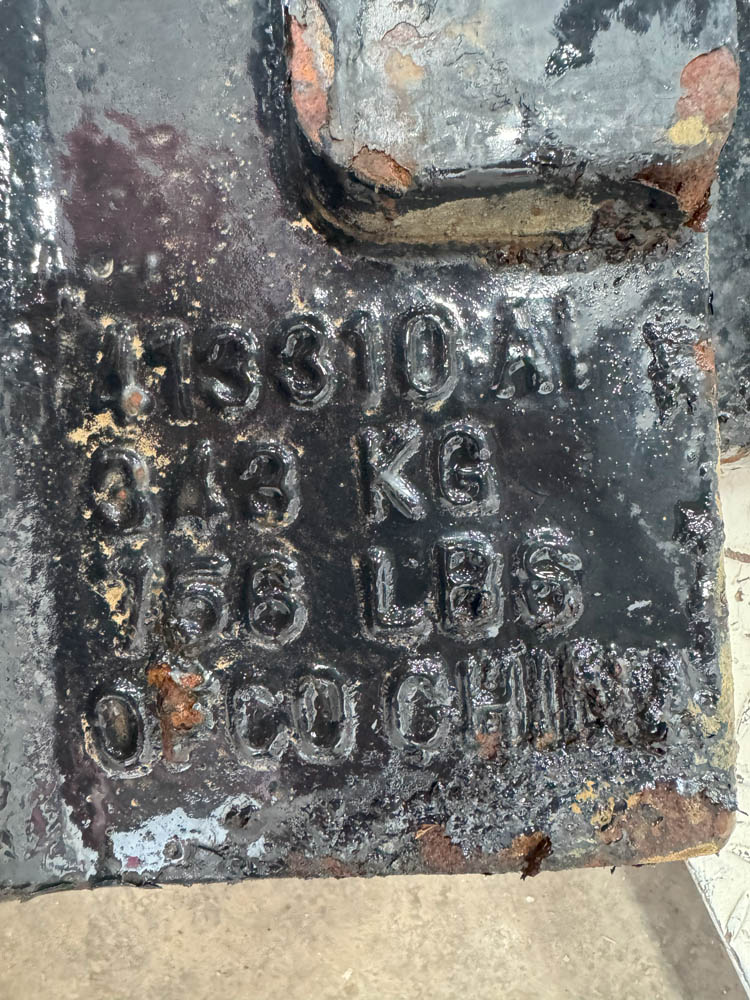 GOOD USED FRONT WEIGHT BRACKET - 413310A1 - Image 4