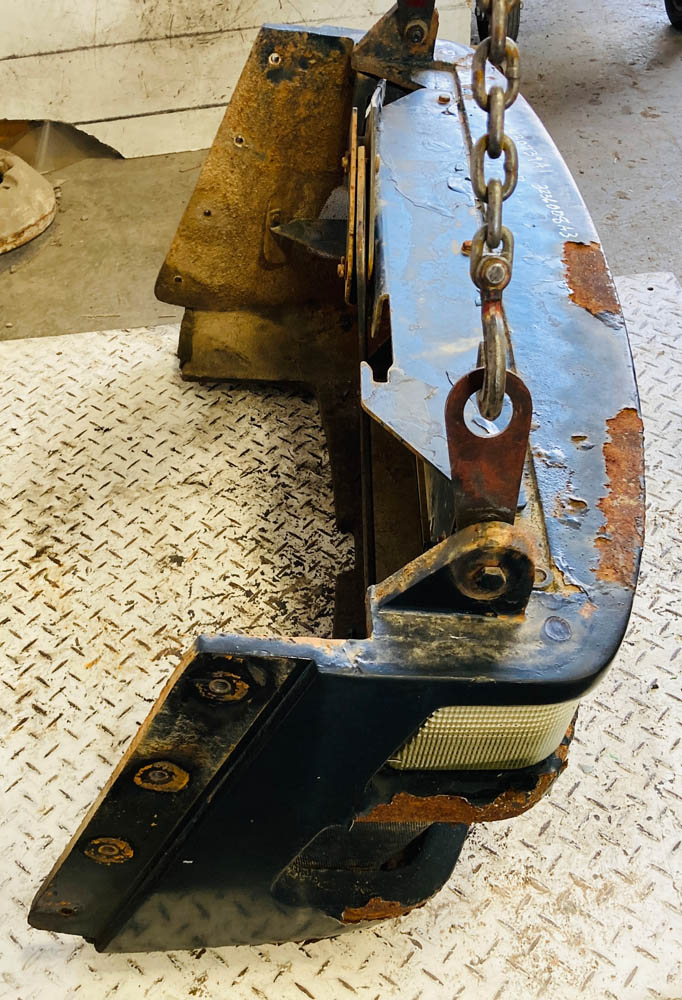 GOOD USED CASE IH FRONT BUMPER - 430739A1 - Image 2