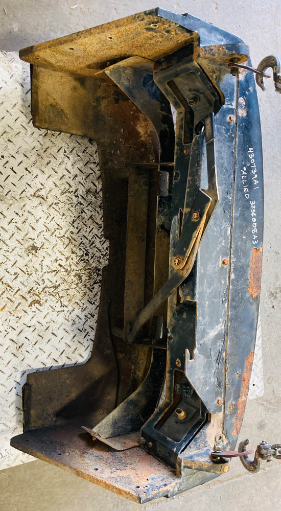 GOOD USED CASE IH FRONT BUMPER - 430739A1 - Image 3