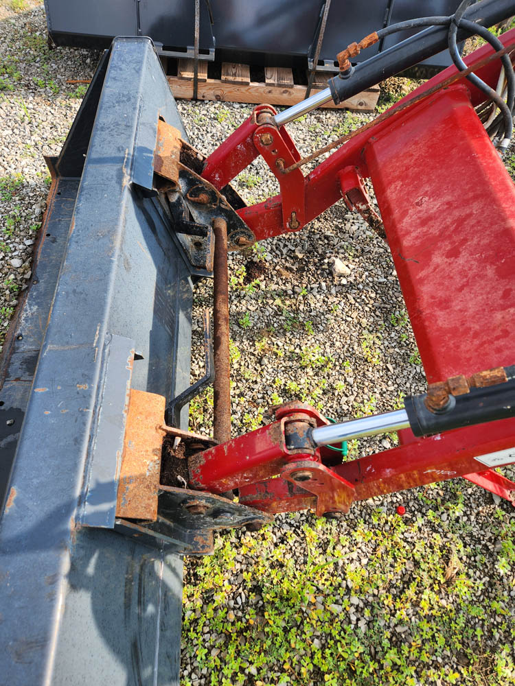 CASE I.H. L350 LOADER W/ 6' BUCKET - Image 4