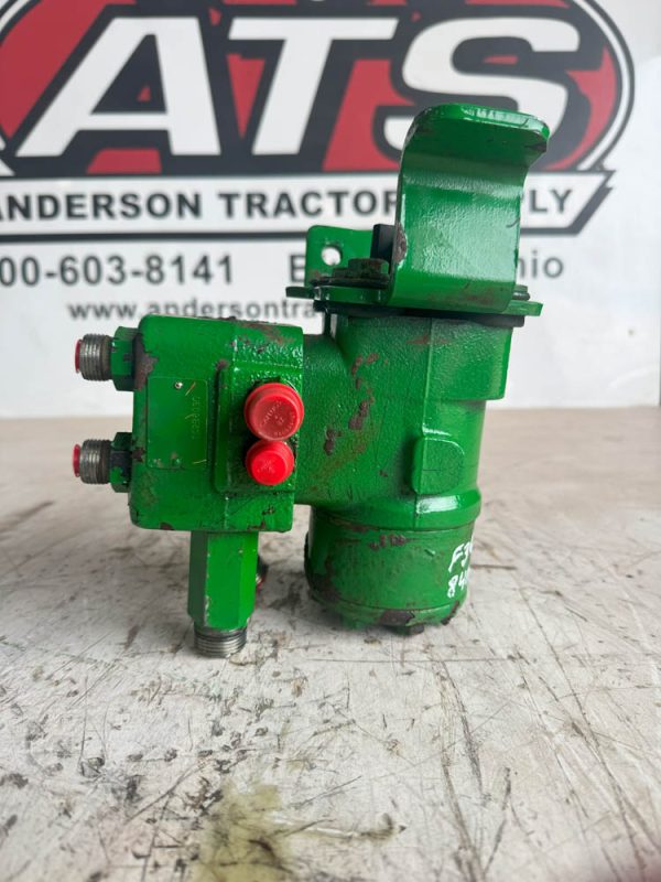 GOOD USED JOHN DEERE STEERING VALVE - RE203460 - Image 3