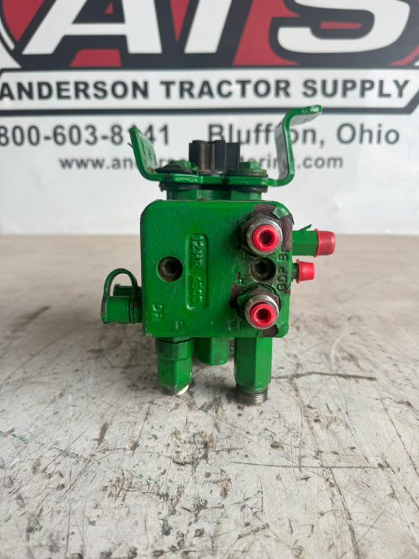 GOOD USED JOHN DEERE STEERING VALVE - RE203460 - Image 4