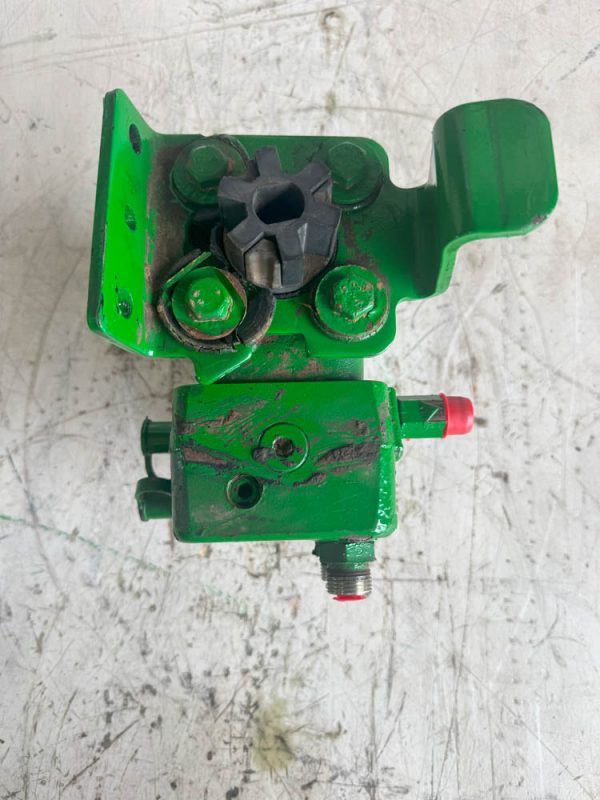 GOOD USED JOHN DEERE STEERING VALVE - RE203460 - Image 5