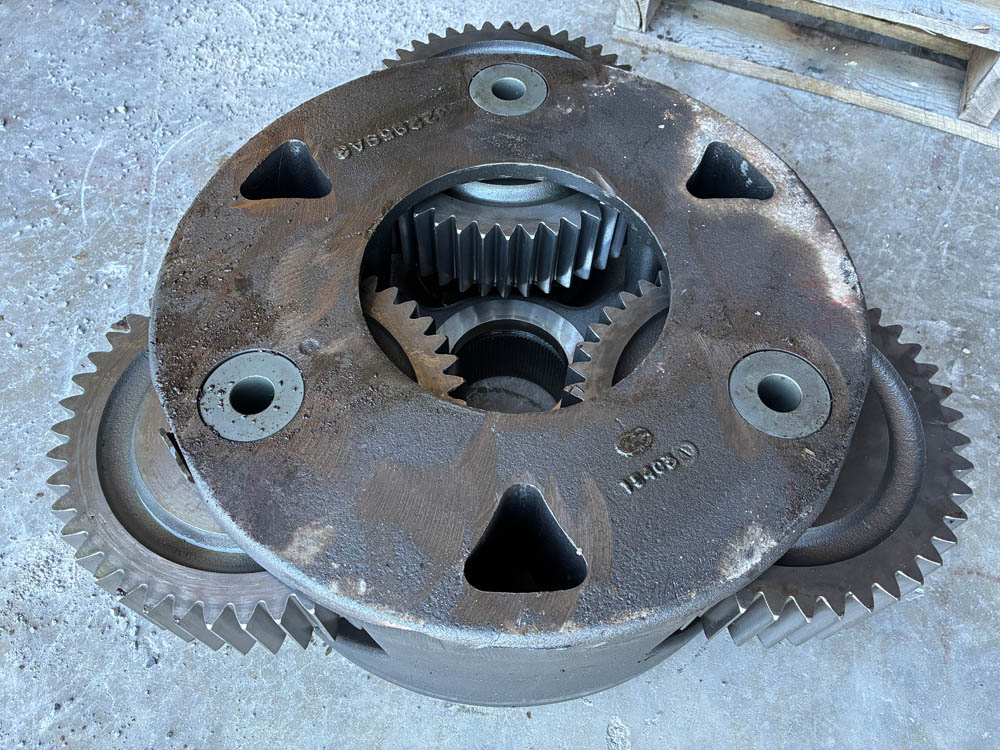 GOOD USED REAR AXLE CARRIER ASSY - 435215A1