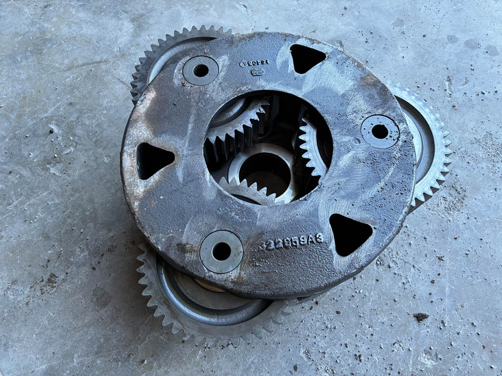 GOOD USED REAR AXLE CARRIER ASSY - 435215A1 - Image 2