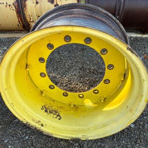 GOOD USED 15X26 RIM - RE33735