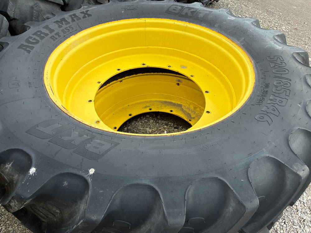 LIKE NEW 520/85R46 TIRES ON JD STUB DISC RIMS - 520/85R46 - Image 2
