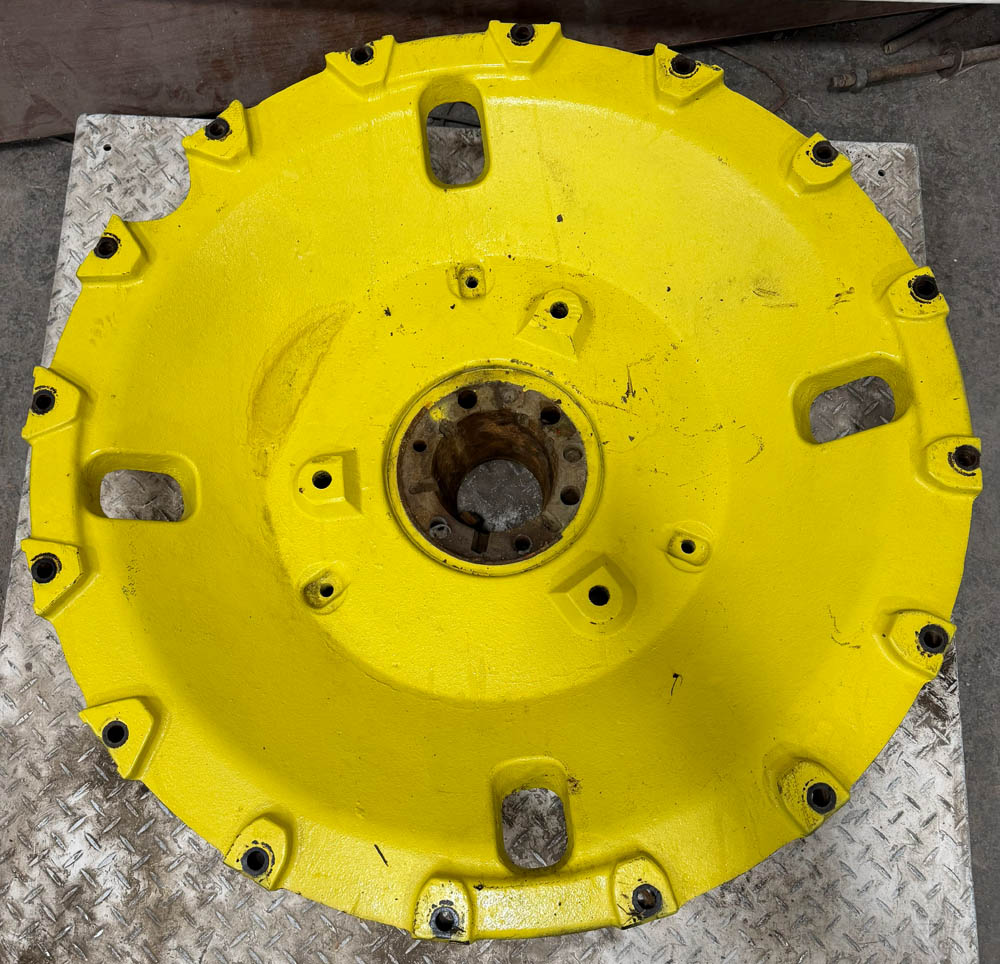 GOOD USED JOHN DEERE CAST CENTER - R43530 - Image 2