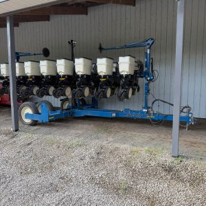 KINZE 3500 8/15 ROW PLANTER