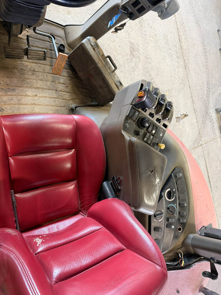 GOOD USED COMPLETE CAB ASSY - MAG275CAB - Image 5